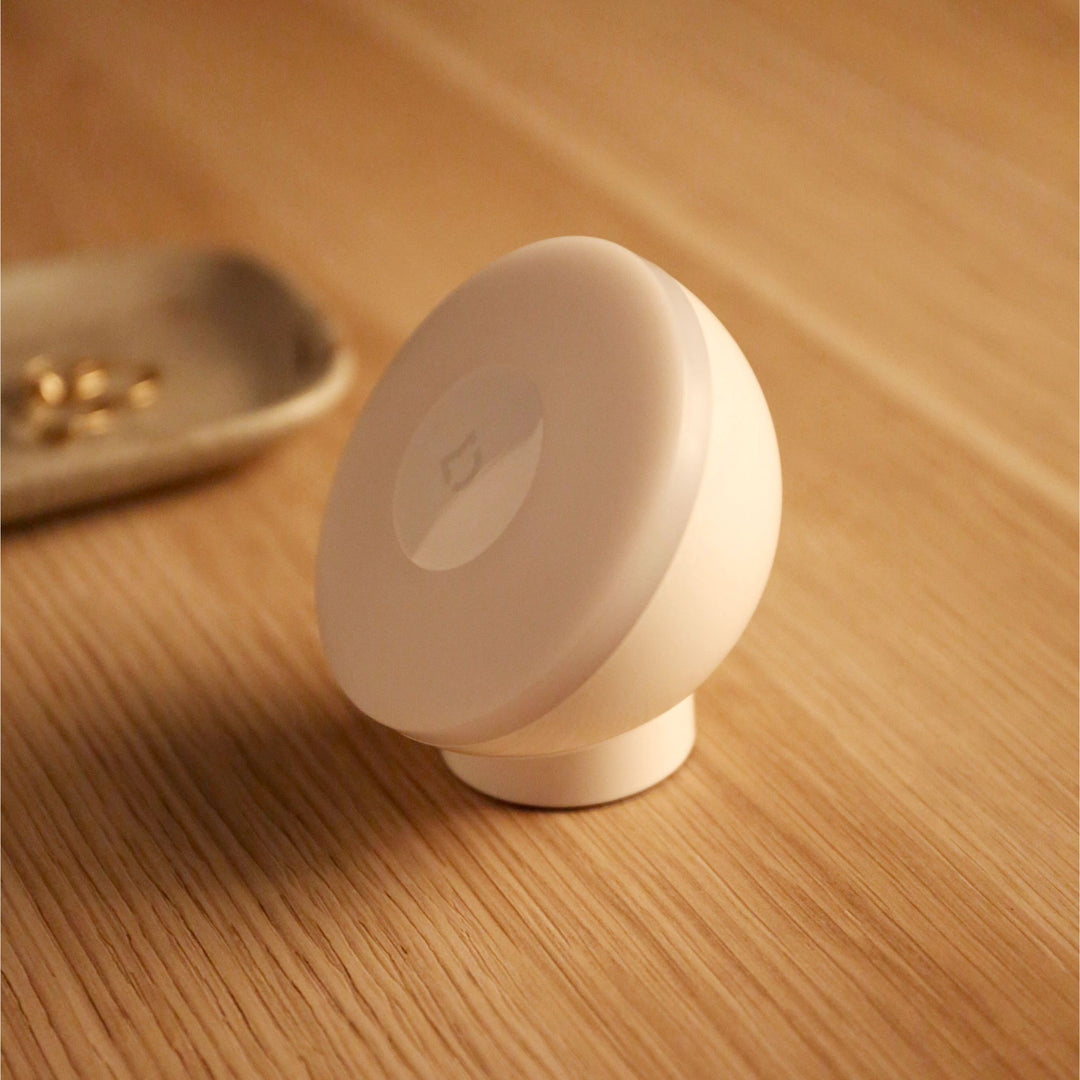 DESIGNSTUFF Motion Sensor Cordless Night Light, White