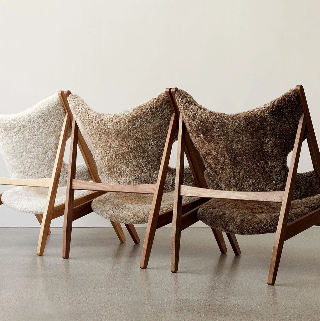 AUDO CPH (Ex MENU) Knitting Lounge Chair, Natural Oak Base, Sheepskin, Skandilock Curly 17 mm Moonlight 09 (White)