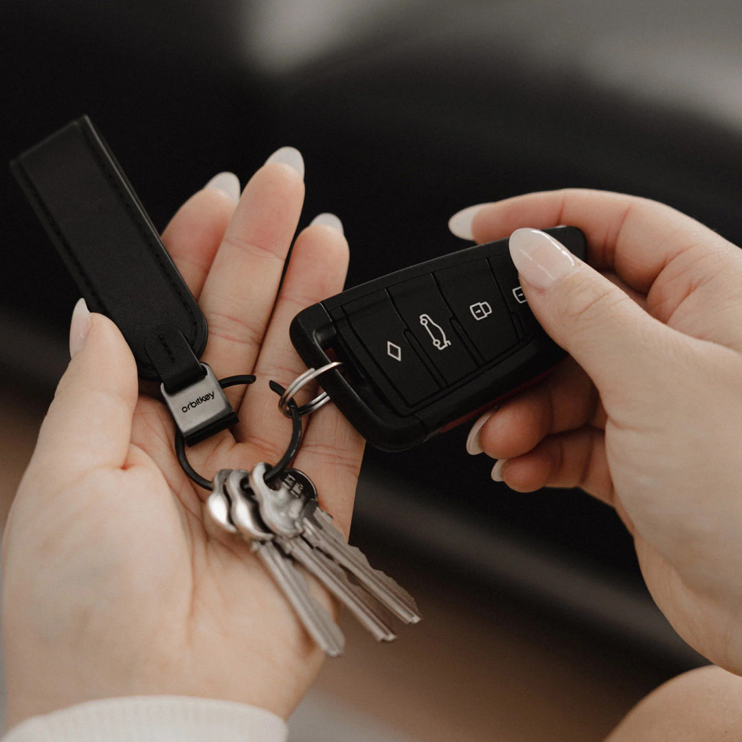 ORBITKEY Loop Keychain, Leather, Black